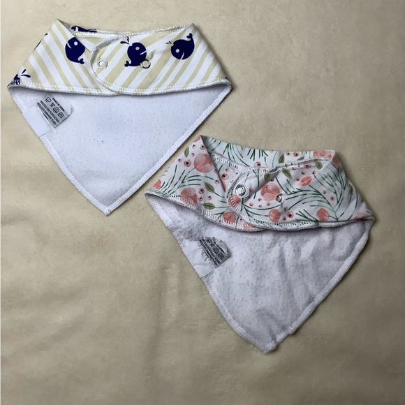 Baby Bandana Style Bibs 2 pack - Picture 2 of 2